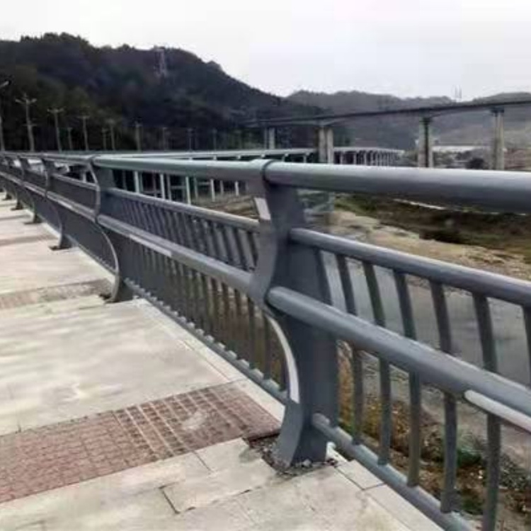 道路护栏_喷漆公路防撞栏杆经验丰富品质可靠