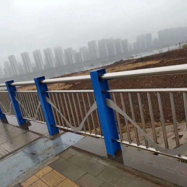 道路护栏_钢索防撞栏杆海量库存