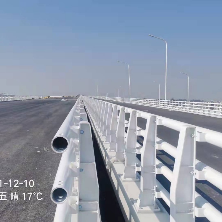 道路护栏湖边防撞护栏价格实惠