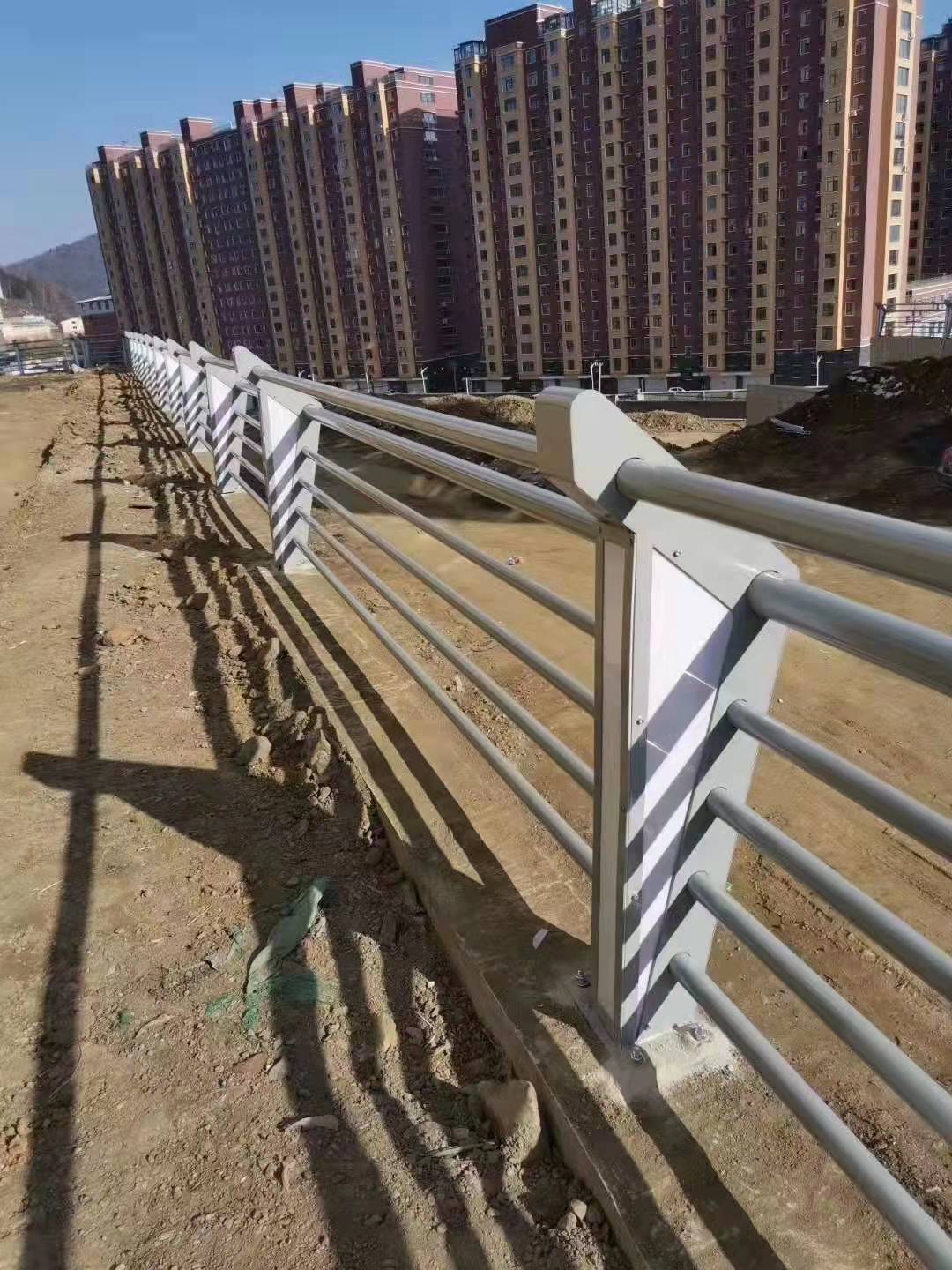 灯光护栏现货充足
