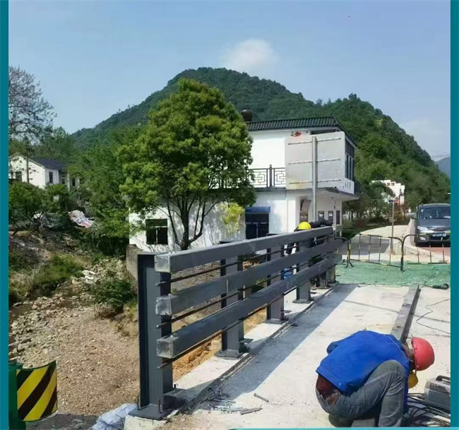 桥梁防撞护栏厂家供应