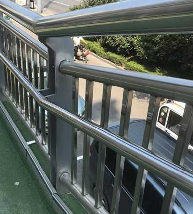 桥梁护栏 不用好产品不怕比