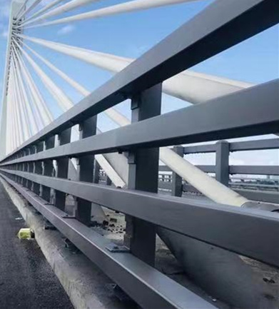 【桥梁护栏不用】道路护栏厂超产品在细节保障