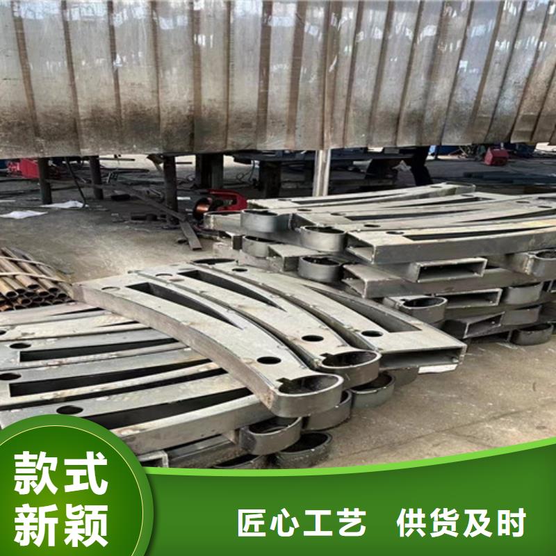 不锈钢碳素钢复合管护栏_道路护栏厂精心打造质量可靠