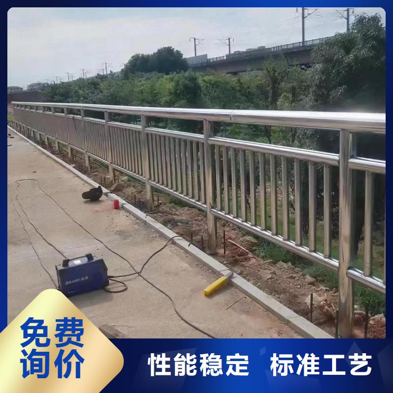 仿木纹河道护栏栏杆不锈钢河道栏杆量大优惠实力大厂家