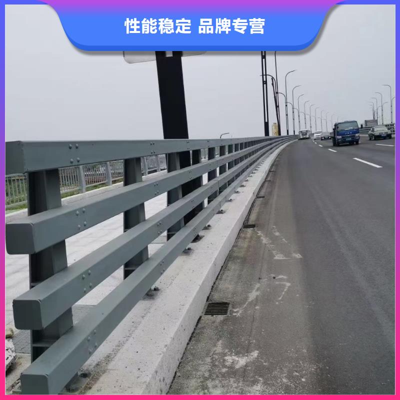 道路护栏国道抗冲击围栏优选好材铸造好品质当地生产商