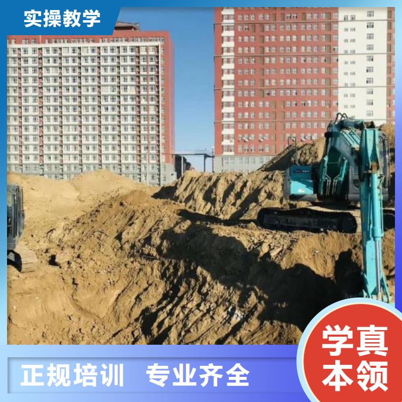 挖掘机培训学校虎振挖掘机怎么样老师专业就业前景好