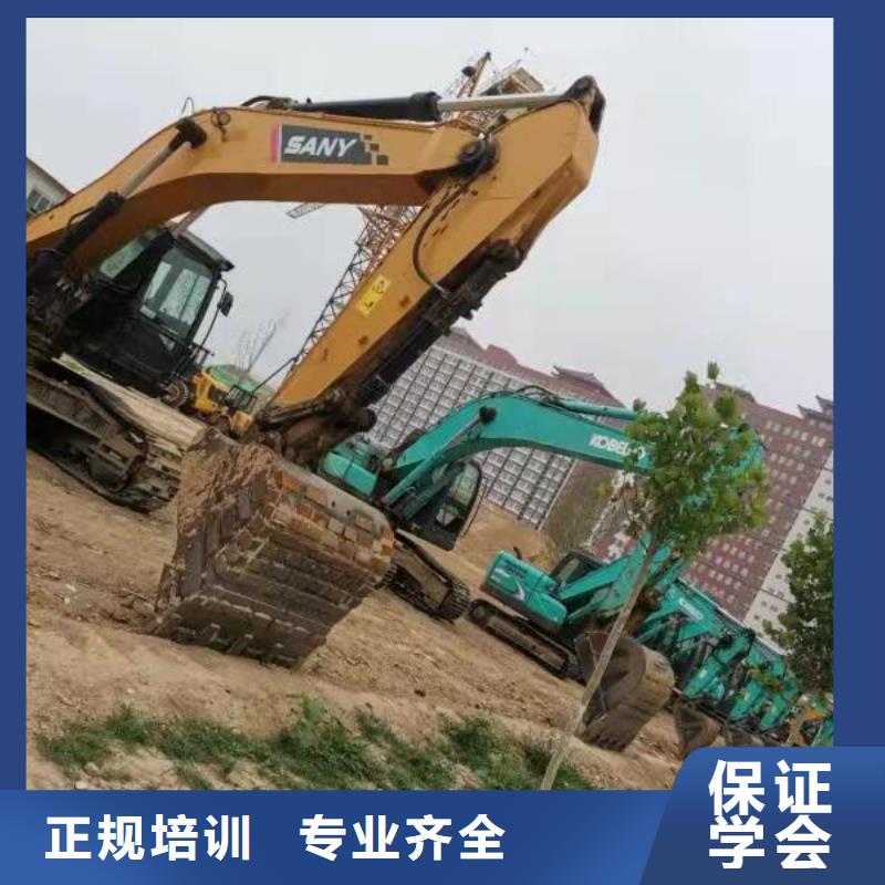【挖掘机技校】虎振厨师学校实操教学当地供应商