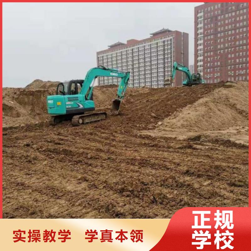 挖掘机技校_哪个技校有汽修专业手把手教学就业前景好