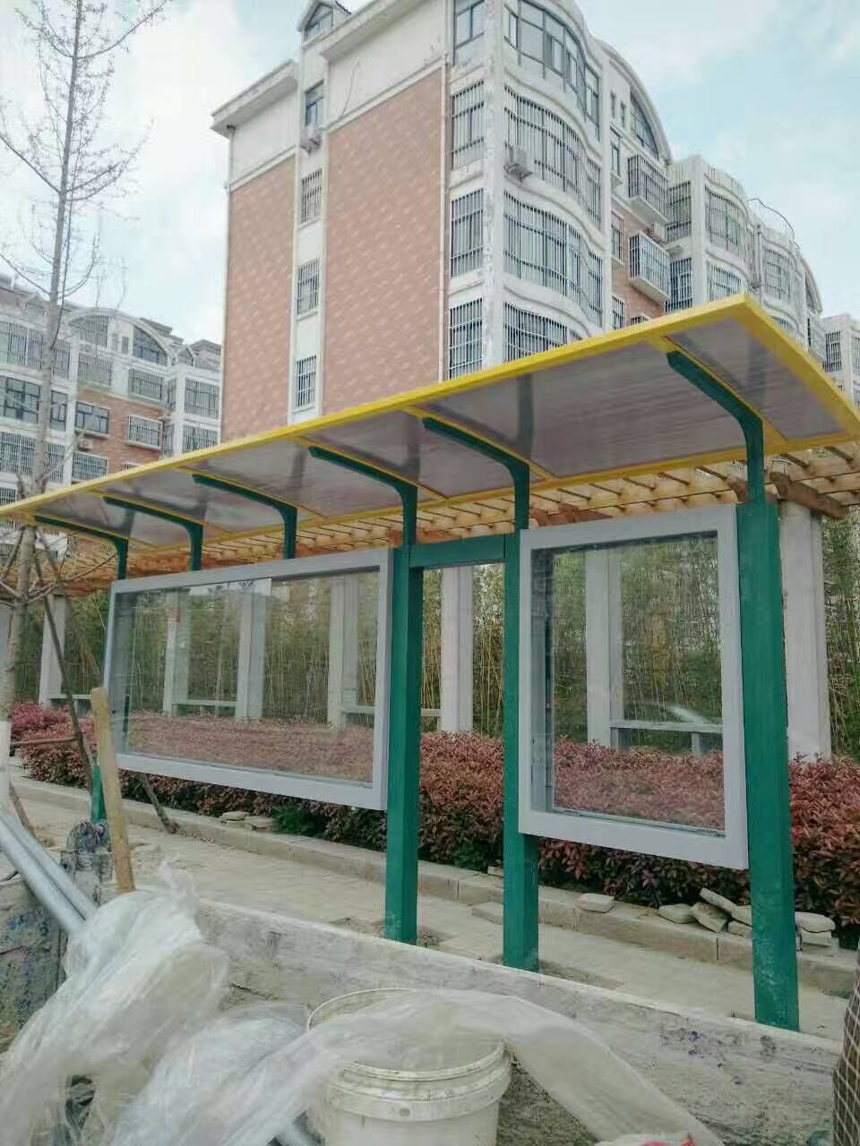 公交站台,移动厕所让客户买的放心