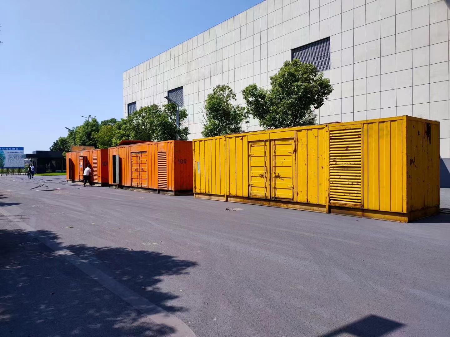 200KW发电机出租租赁400KW发电机电缆线出租UPS电源出租低油耗发电机出租专业承接