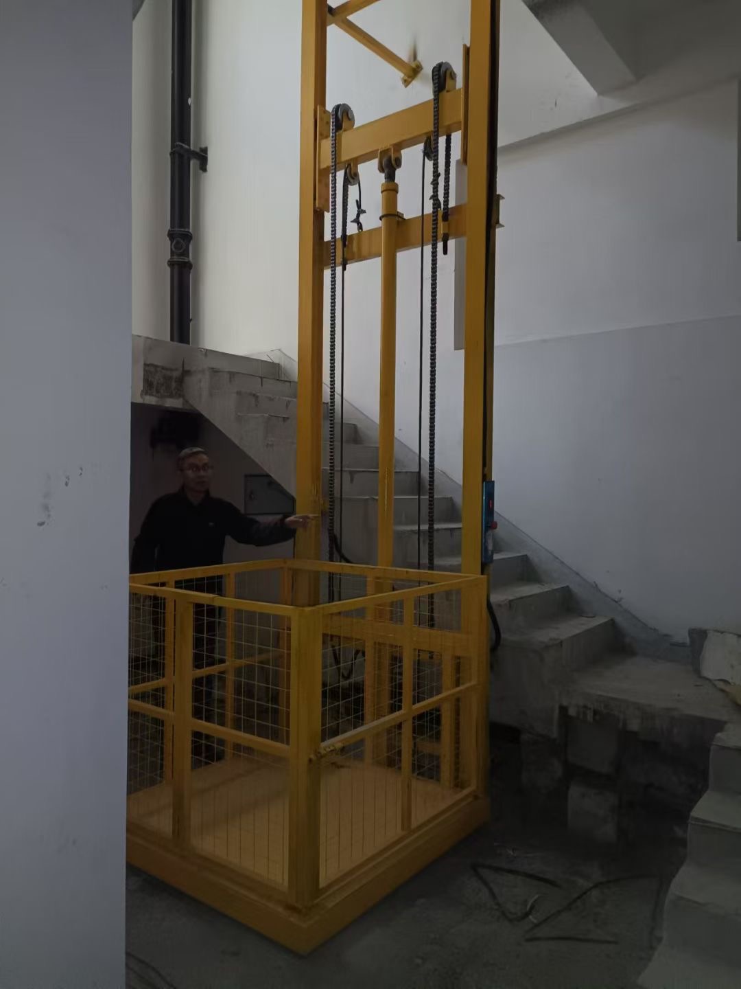 ​导轨式货物升降机厂家大厂生产品质