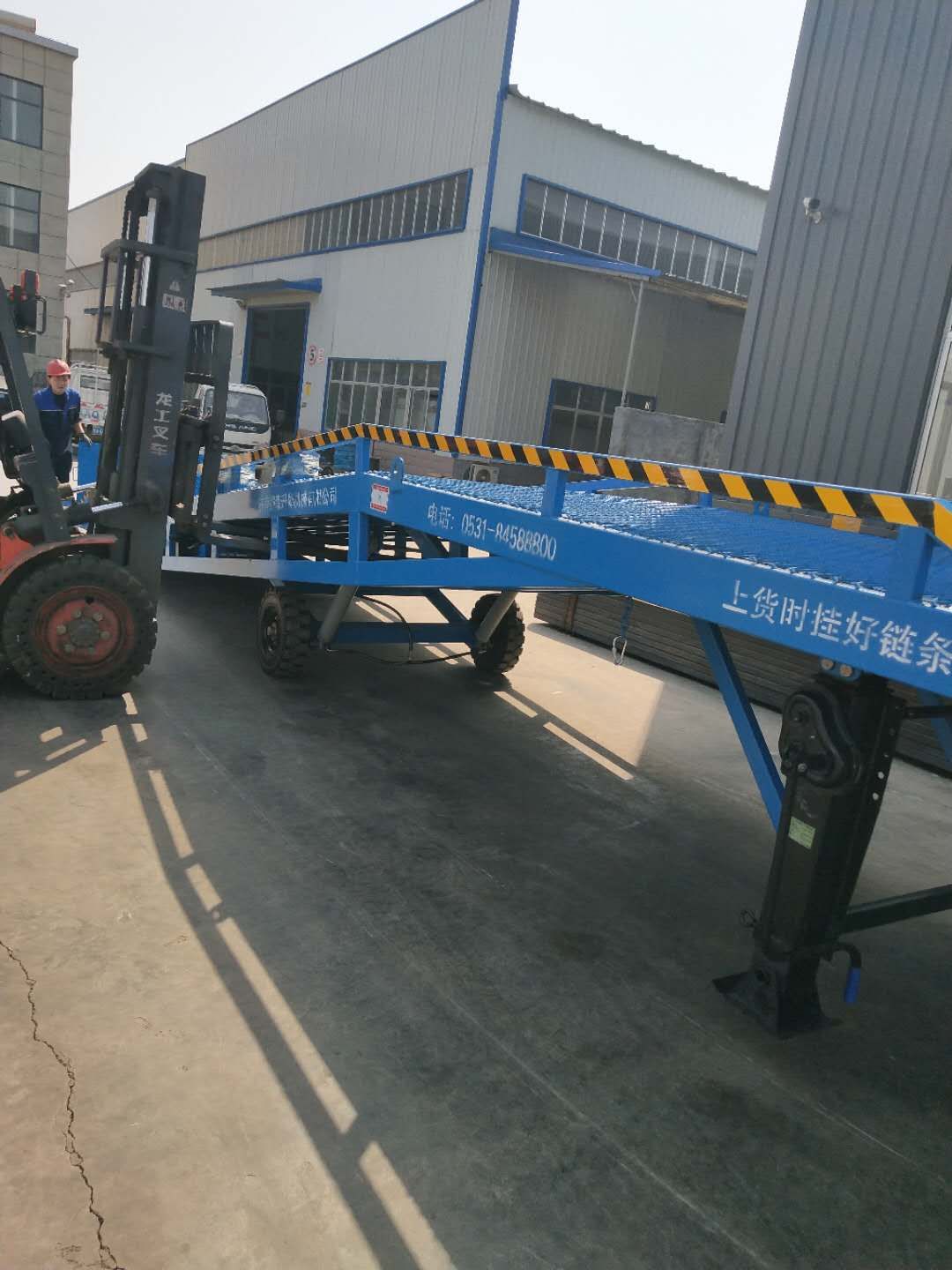 移动式装卸登车桥价格销售