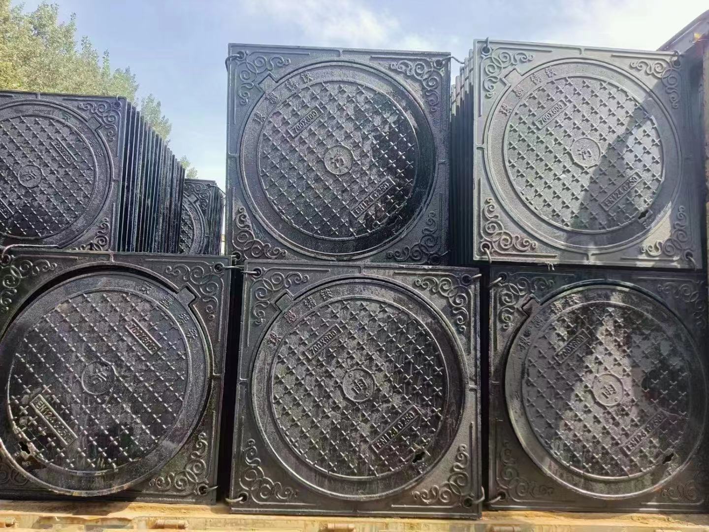 DN700*800井盖球墨铸铁现货供应建通铸造厂家